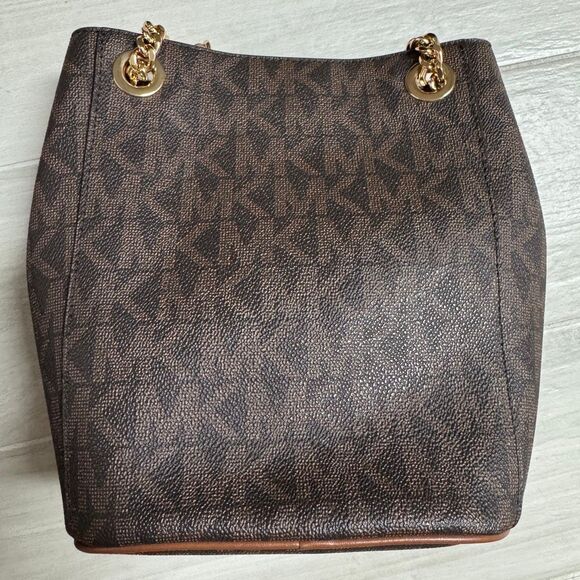 Michael Kors Samira Medium Chain Bucket Messenger Bag - Picture 2 of 9